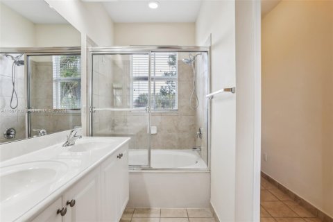 Condo in Tamarac, Florida, 3 bedrooms  № 1381862 - photo 16