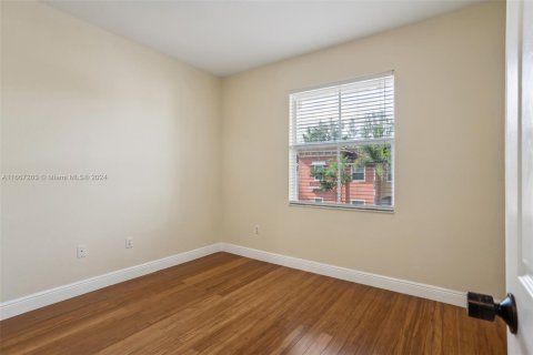 Condo in Tamarac, Florida, 3 bedrooms  № 1381862 - photo 13