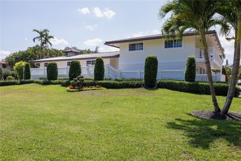 House in Plantation, Florida 5 bedrooms, 372.82 sq.m. № 1236824 - photo 15