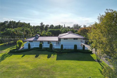 Villa ou maison à vendre à Plantation, Floride: 5 chambres, 372.82 m2 № 1236824 - photo 1