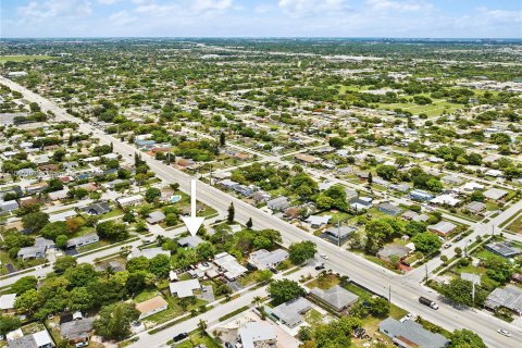 House in Lauderhill, Florida 3 bedrooms, 89.19 sq.m. № 1236872 - photo 24