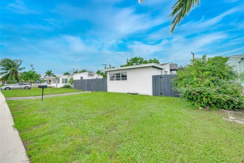 Casa en venta en Hollywood, Florida, 4 dormitorios, 132.66 m2 № 1408409 - foto 5