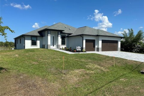 Villa ou maison à vendre à Port Charlotte, Floride: 4 chambres, 191.29 m2 № 1198461 - photo 1