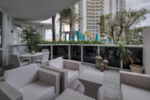 Condo in Sunny Isles Beach, Florida, 2 bedrooms  № 1292164 - photo 24