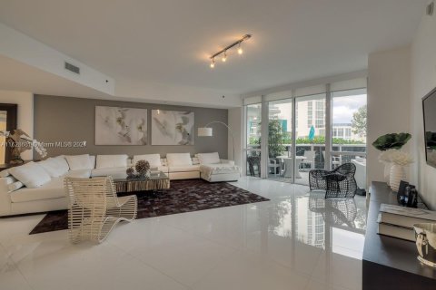 Condo in Sunny Isles Beach, Florida, 2 bedrooms  № 1292164 - photo 2