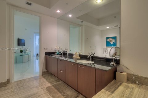 Condo in Sunny Isles Beach, Florida, 2 bedrooms  № 1292164 - photo 17