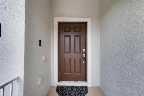 Townhouse in STOREY LAKE in Kissimmee, Florida 4 bedrooms, 177.81 sq.m. № 1334650 - photo 2