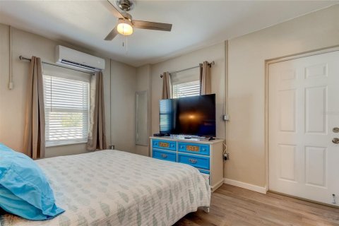 Propiedad comercial en venta en Madeira Beach, Florida, 5 dormitorios, 270.16 m2 № 1166572 - foto 24