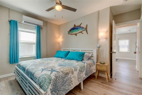 Propiedad comercial en venta en Madeira Beach, Florida, 5 dormitorios, 270.16 m2 № 1166572 - foto 11