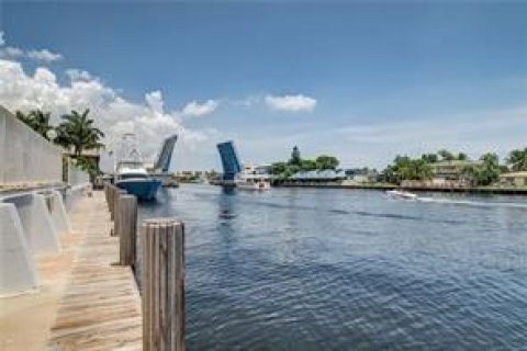 Condo in Fort Lauderdale, Florida, 2 bedrooms  № 1011543 - photo 28