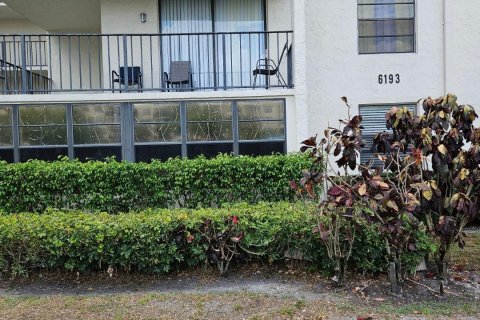 Condo in Tamarac, Florida, 2 bedrooms  № 1226815 - photo 19