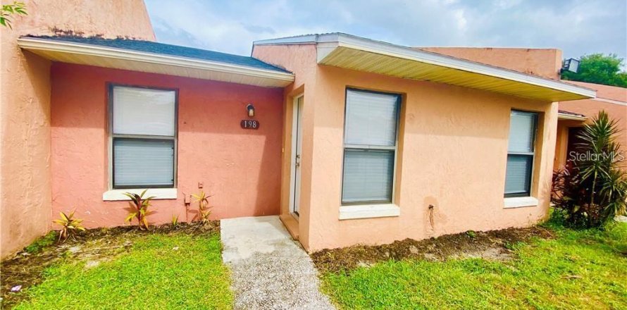 House in Auburndale, Florida 2 bedrooms, 95.22 sq.m. № 1359545