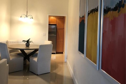 Condominio en venta en Coral Gables, Florida, 1 dormitorio, 82.68 m2 № 1435428 - foto 3