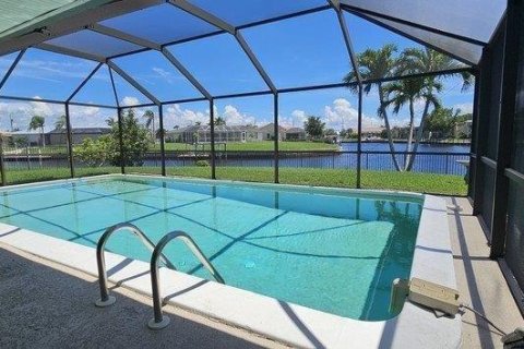 Villa ou maison à louer à Punta Gorda, Floride: 4 chambres, 179.77 m2 № 1349187 - photo 3