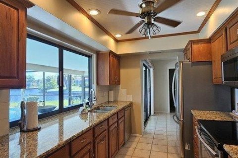 Villa ou maison à louer à Punta Gorda, Floride: 4 chambres, 179.77 m2 № 1349187 - photo 6