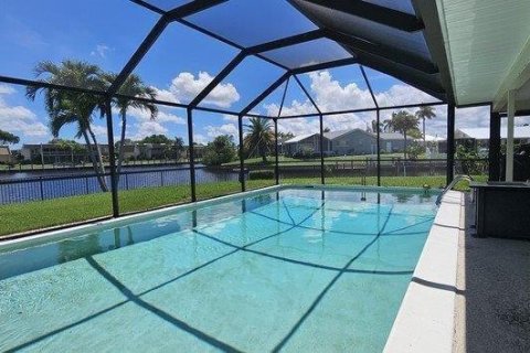 Villa ou maison à louer à Punta Gorda, Floride: 4 chambres, 179.77 m2 № 1349187 - photo 4