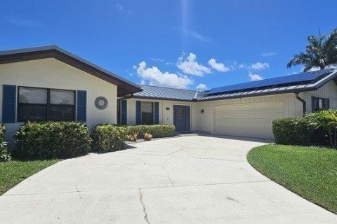 Villa ou maison à louer à Punta Gorda, Floride: 4 chambres, 179.77 m2 № 1349187 - photo 1