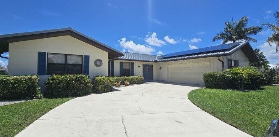 House in Punta Gorda, Florida 4 bedrooms, 179.77 sq.m. № 1349187