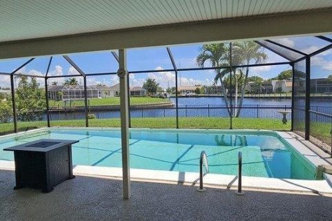 Villa ou maison à louer à Punta Gorda, Floride: 4 chambres, 179.77 m2 № 1349187 - photo 2