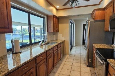 Villa ou maison à louer à Punta Gorda, Floride: 4 chambres, 179.77 m2 № 1349187 - photo 5