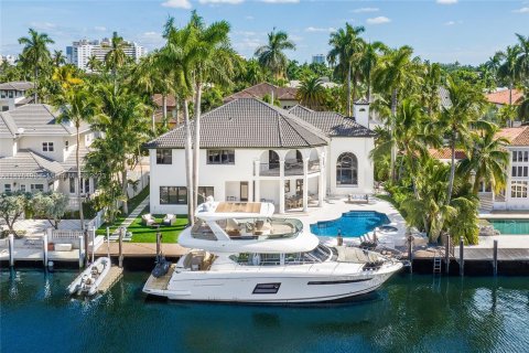 Villa ou maison à vendre à Fort Lauderdale, Floride: 5 chambres, 491.27 m2 № 812949 - photo 1