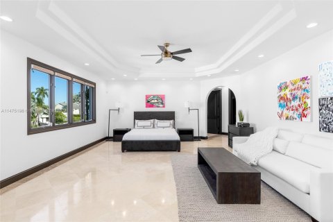 House in Fort Lauderdale, Florida 5 bedrooms, 491.27 sq.m. № 812949 - photo 20