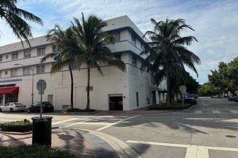 Commercial property in Miami Beach, Florida 409.79 sq.m. № 1375449 - photo 2