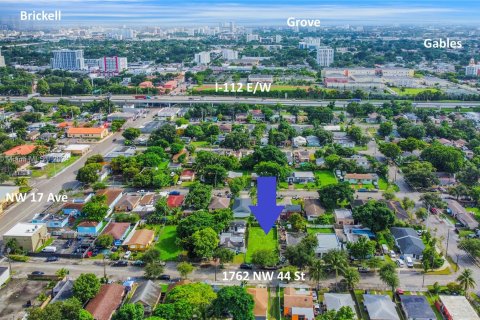 Terreno en venta en Miami, Florida № 1375450 - foto 1