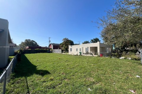 Terreno en venta en Miami, Florida № 1375450 - foto 2