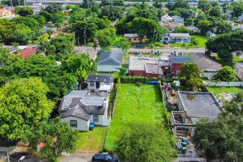 Terreno en venta en Miami, Florida № 1375450 - foto 9