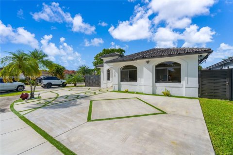 Villa ou maison à vendre à Hialeah, Floride: 4 chambres, 151.15 m2 № 1375451 - photo 10