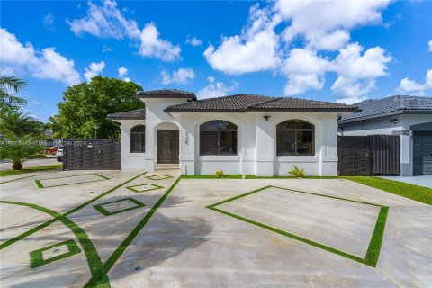 Villa ou maison à vendre à Hialeah, Floride: 4 chambres, 151.15 m2 № 1375451 - photo 11