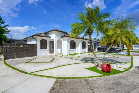 Villa ou maison à vendre à Hialeah, Floride: 4 chambres, 151.15 m2 № 1375451 - photo 12