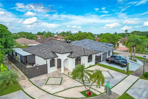 Villa ou maison à vendre à Hialeah, Floride: 4 chambres, 151.15 m2 № 1375451 - photo 2