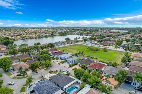 Villa ou maison à vendre à Hialeah, Floride: 4 chambres, 151.15 m2 № 1375451 - photo 5