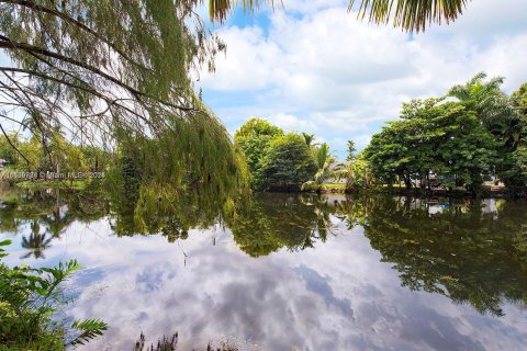 Land in Biscayne Park, Florida № 1315753 - photo 3