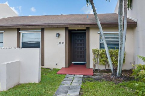 House in Miami, Florida 3 bedrooms, 102.29 sq.m. № 1315884 - photo 1