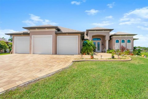 Villa ou maison à vendre à Port Charlotte, Floride: 3 chambres, 246.84 m2 № 1359551 - photo 1