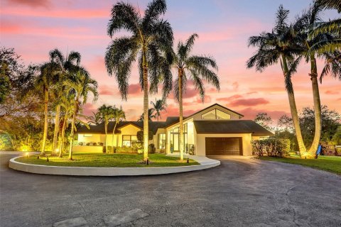 Купить виллу или дом в Саутвест-Ранчес, Флорида 4 спальни, 301.37м2, № 983364 - фото 19