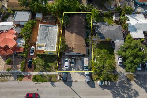 Immobilier commercial à vendre à West Palm Beach, Floride: 154.59 m2 № 284522 - photo 2