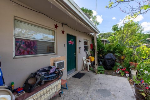 Propiedad comercial en venta en West Palm Beach, Florida, 154.59 m2 № 284522 - foto 14