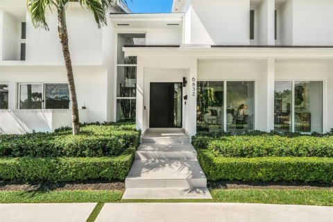 Villa ou maison à vendre à Coral Gables, Floride: 5 chambres, 613.71 m2 № 785131 - photo 2