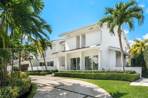 Casa en venta en Coral Gables, Florida, 5 dormitorios, 613.71 m2 № 785131 - foto 1
