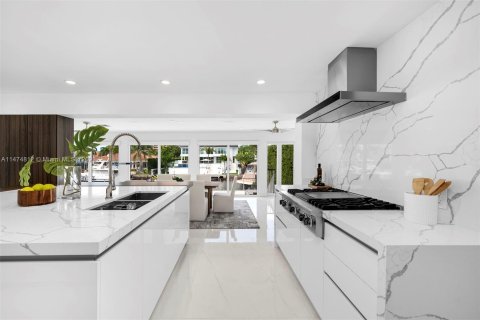 Villa ou maison à vendre à Coral Gables, Floride: 5 chambres, 613.71 m2 № 785131 - photo 9