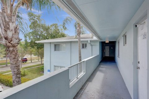 Condominio en venta en Plantation, Florida, 1 dormitorio, 38.65 m2 № 1333558 - foto 21