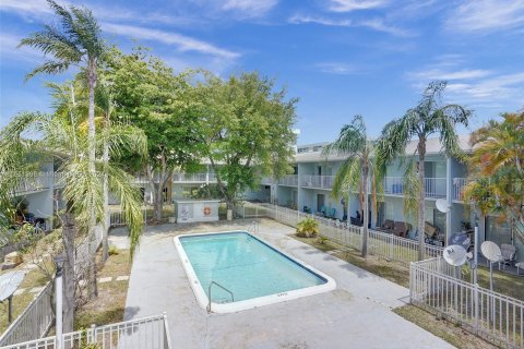 Condominio en venta en Plantation, Florida, 1 dormitorio, 38.65 m2 № 1333558 - foto 19