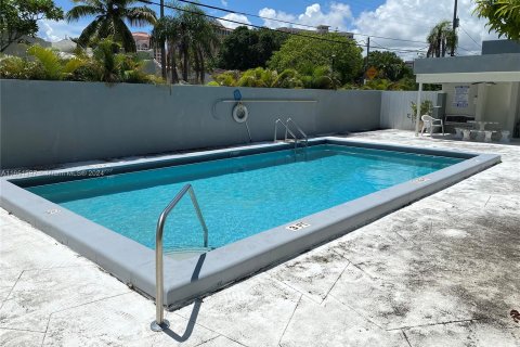 Touwnhouse à vendre à Miami, Floride: 3 chambres, 129.04 m2 № 1333557 - photo 8