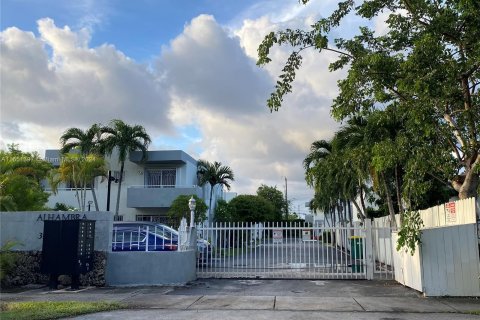 Adosado en venta en Miami, Florida, 3 dormitorios, 129.04 m2 № 1333557 - foto 1