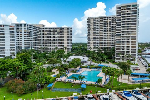 Copropriété à vendre à Hallandale Beach, Floride: 2 chambres, 118.91 m2 № 1333462 - photo 8