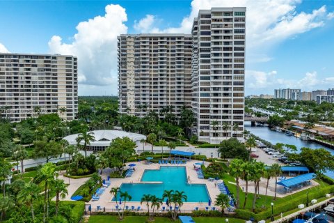 Copropriété à vendre à Hallandale Beach, Floride: 2 chambres, 118.91 m2 № 1333462 - photo 10